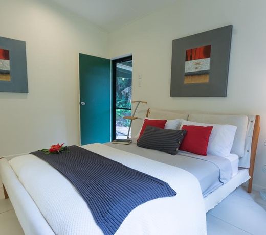 Misty Mountains Rainforest Retreat