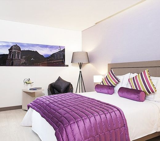 Hotel 100 Luxury Suites by Preferred