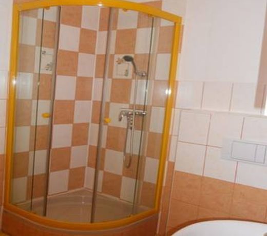 U Dvou lipek pod Broumovskymi stÄnami