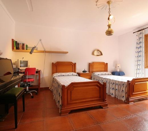 Villa Alegre