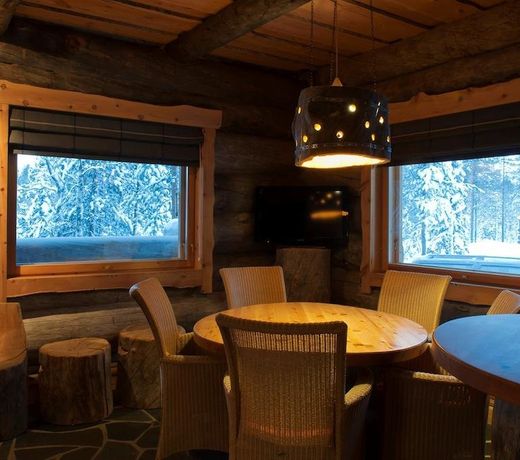 VEIKASENHARJU LOG HOUSE