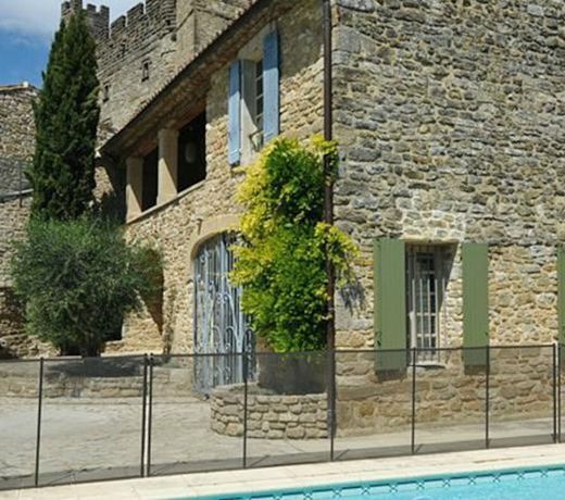 Quaint Villa in Castelnau Valence with Private Pool