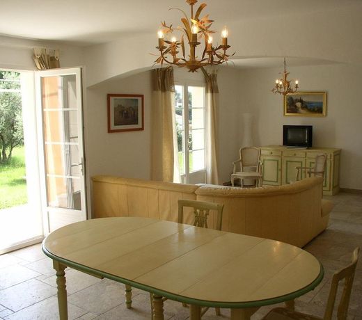 GITE LES ROMARINS EN PROVENCE