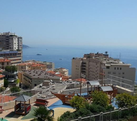 UN BALCONE SU MONTECARLO