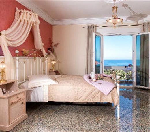 Frido Luxury Villa with Jacuzzi