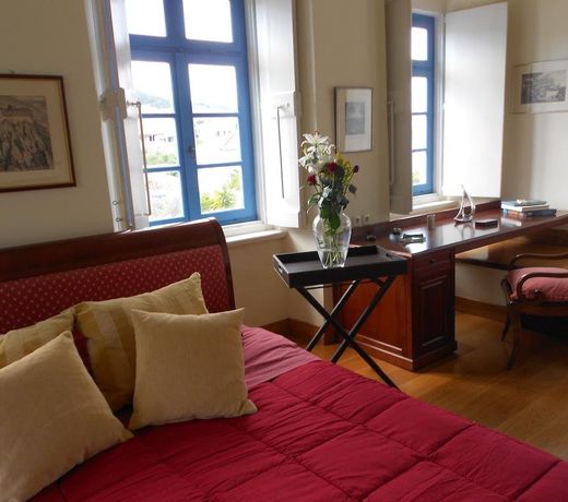TRADITIONAL RENOVATED FROM 1862 ON 2 LEVELS