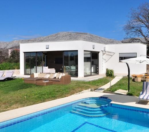 Luxury Villa Luminosa