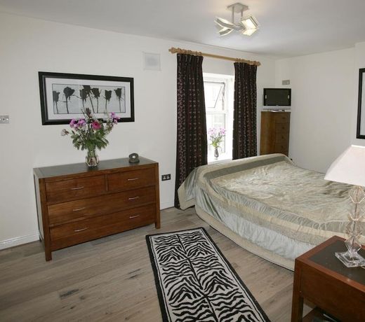 ASHMOUNT COURT