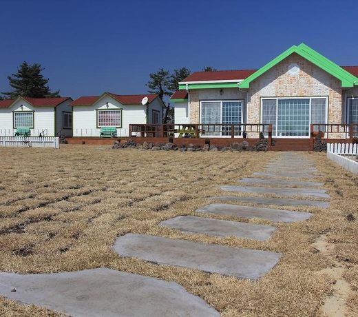 UNDER THE SKY GUESTHOUSE