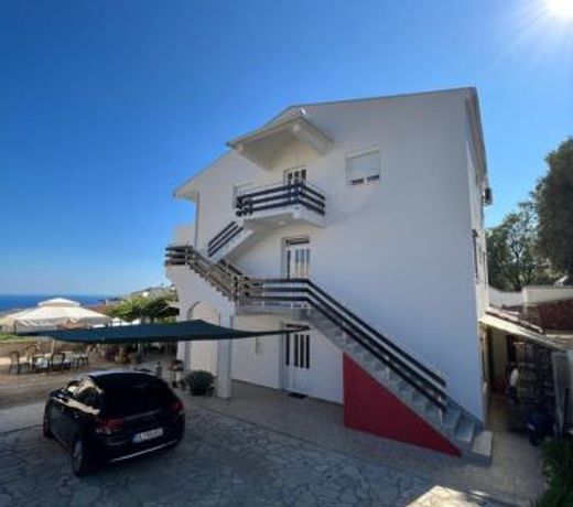 Apartments Andrović