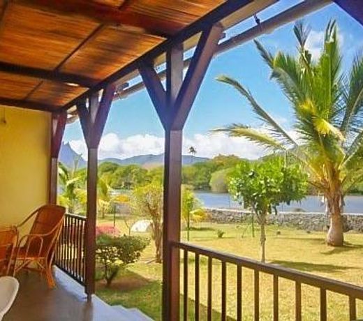 Tamarin Villas