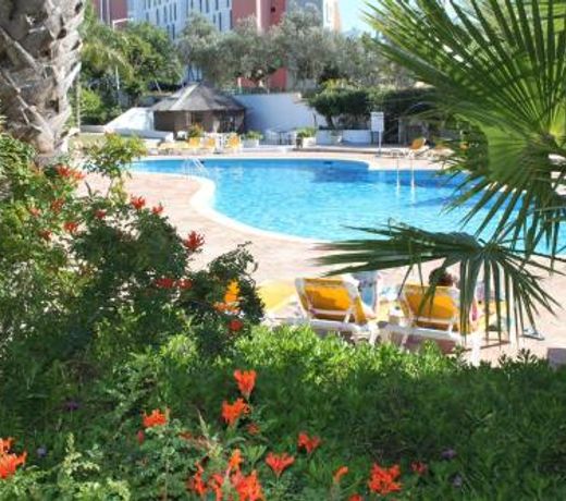 Alto Club Apartments