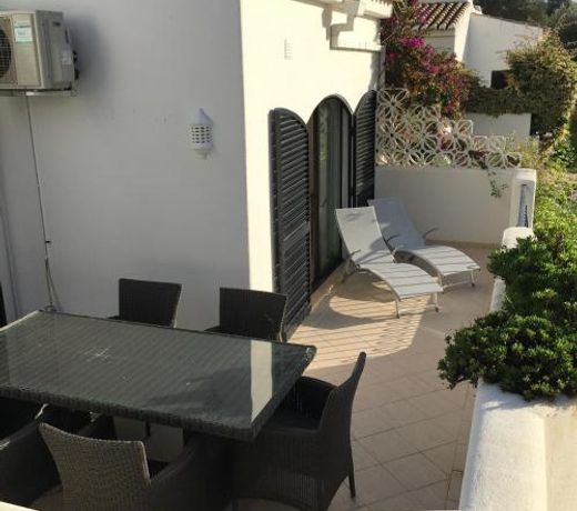 Alto Club Apartments