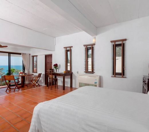 Baan Khunying - Secluded Phuket Beachfront Villa