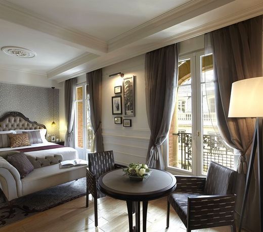 La Clef Louvre Paris by The Crest Collection