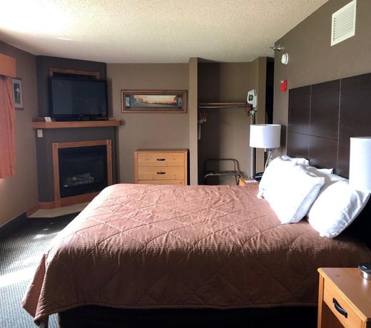 Boarders Inn and Suites by Cobblestone Hotels - Fayette