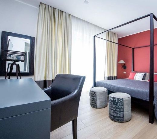 Suite 136