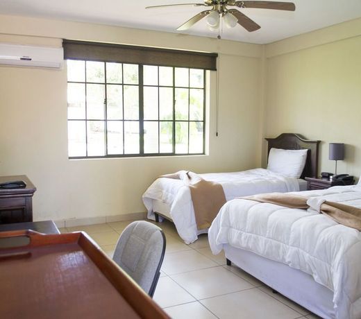 Farallones Hotel