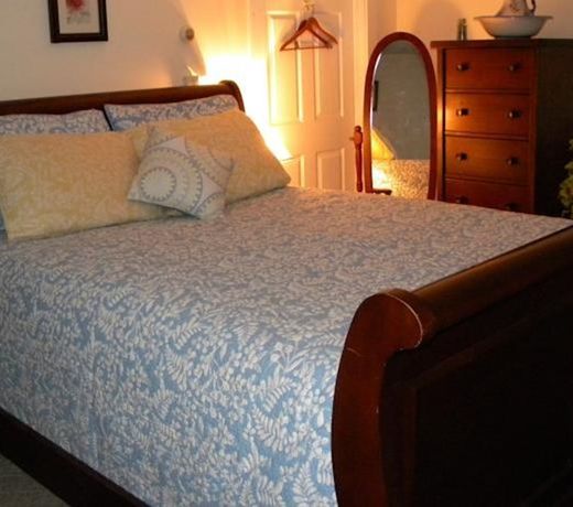 Rose and Goat Retreat - Mountain View Apartment