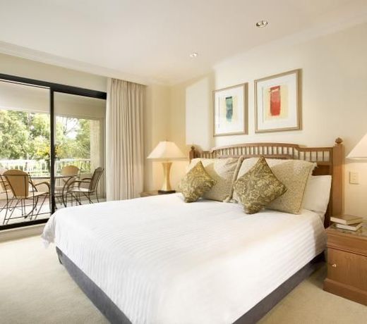 STAMFORD GRAND NORTH RYDE