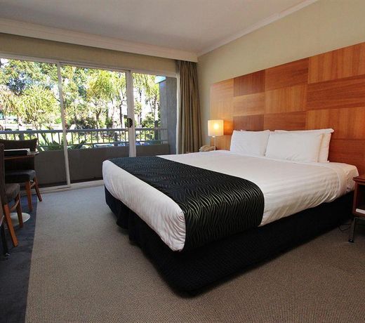 STAMFORD GRAND NORTH RYDE