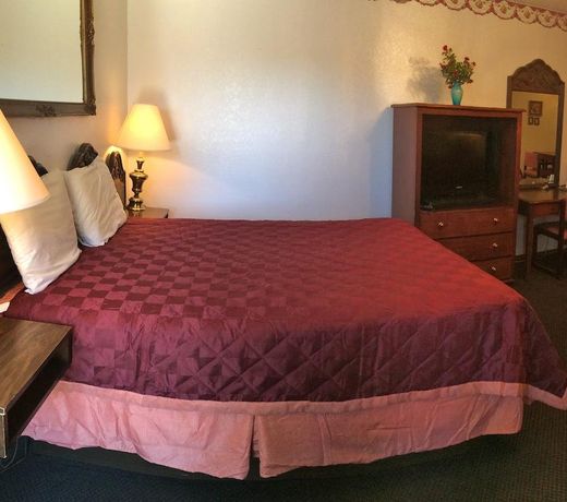 Crystal Palace Inn Brownfield