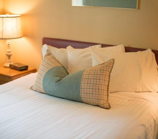 Somerset Inn & Suites