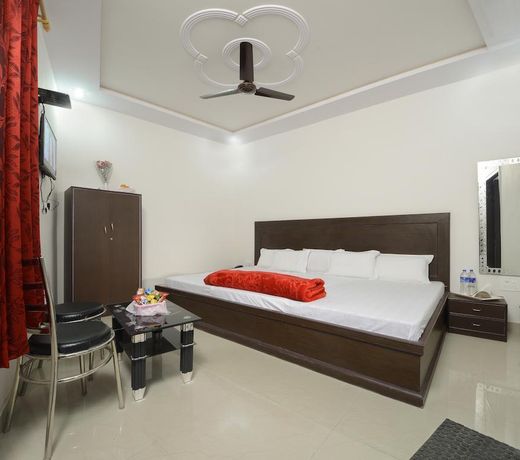 Hotel Raj Paradise