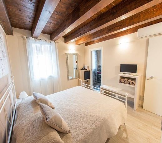 Piccola Venezia Room