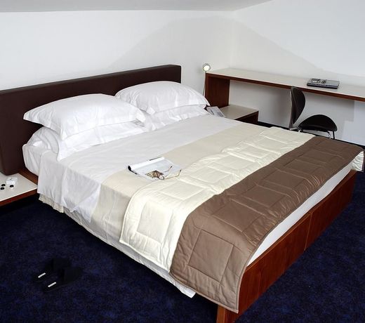 Black Hotel