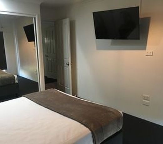 Cosmopolitan Motel & Serviced Apartments