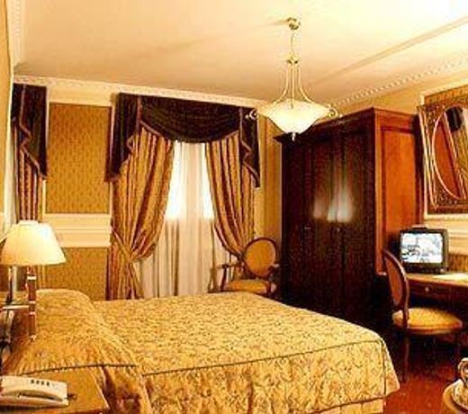 CHAMPAGNE GARDEN HOTEL