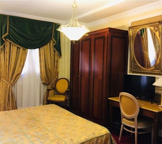 CHAMPAGNE GARDEN HOTEL