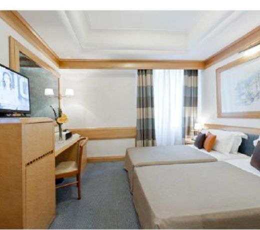 Hotel White
