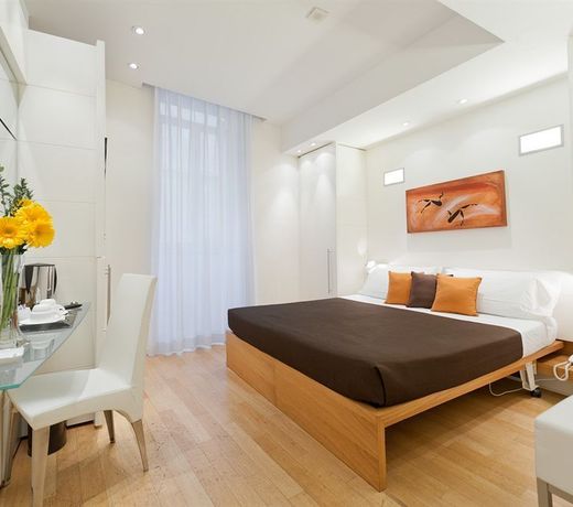 Hotel White