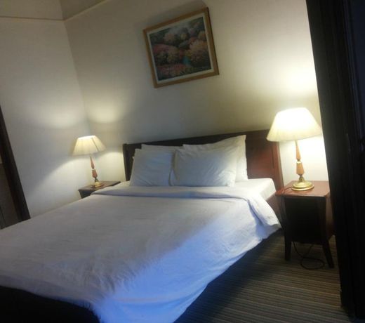 1 IMBI SUITES