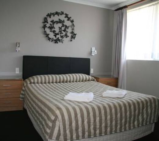 QUEENSGATE MOTEL