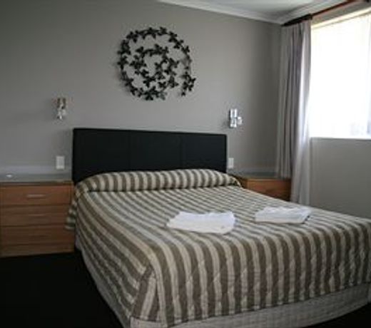 QUEENSGATE MOTEL