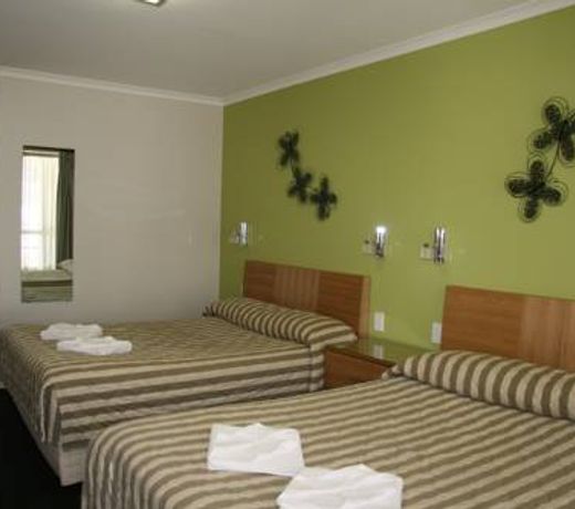 QUEENSGATE MOTEL