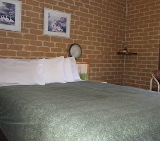 Grand Manor Motor Inn