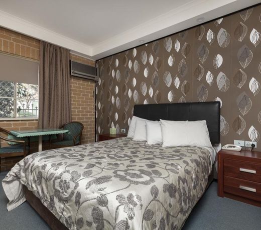 Grand Manor Motor Inn