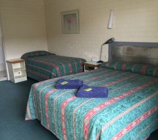 Crest Motor Inn