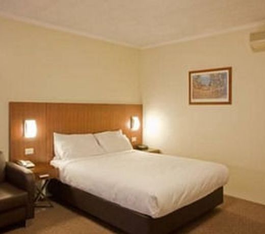 Crest Motor Inn