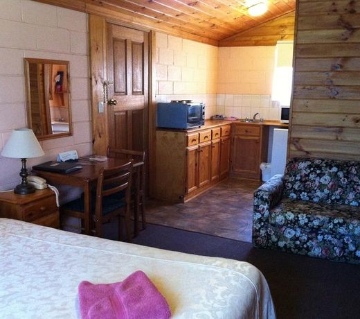 Twelve Apostles Motel & Country Retreat
