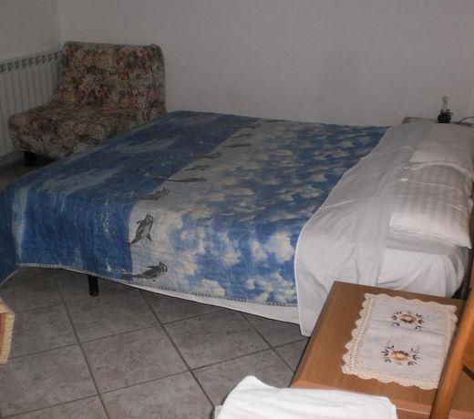 ROOM KOMANDANOVIC