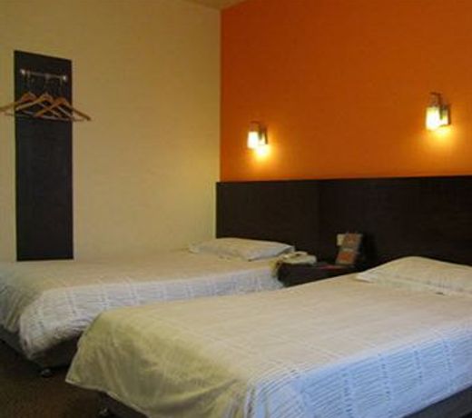 MOTEL168 SHANGHAI WEST YAN AN ROAD INN