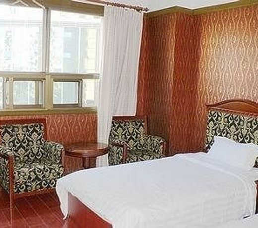 Qingdao Heng He Four Business hotel