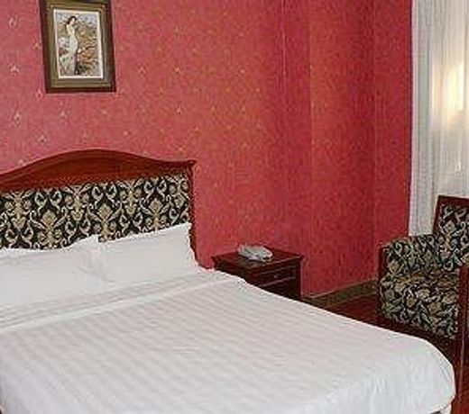Qingdao Heng He Four Business hotel