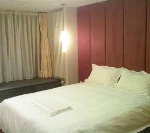 Beijing Elegant Seasons Park Apartment