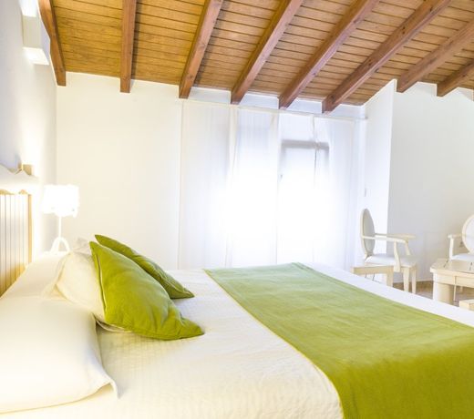AROHAZ Hotel & Restaurante